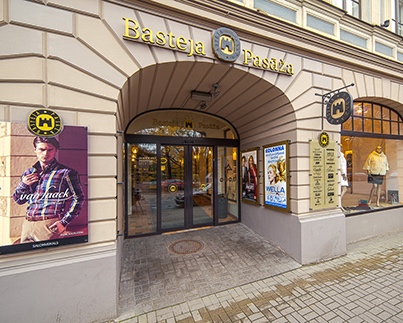 Basteja Pasāža entrance — CEOFLIGHTS Riga office