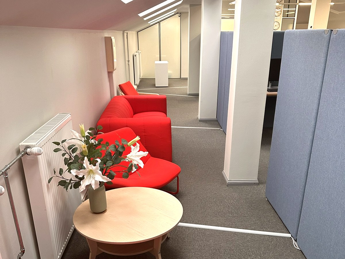 Lounge corridor with red chairs and skylights